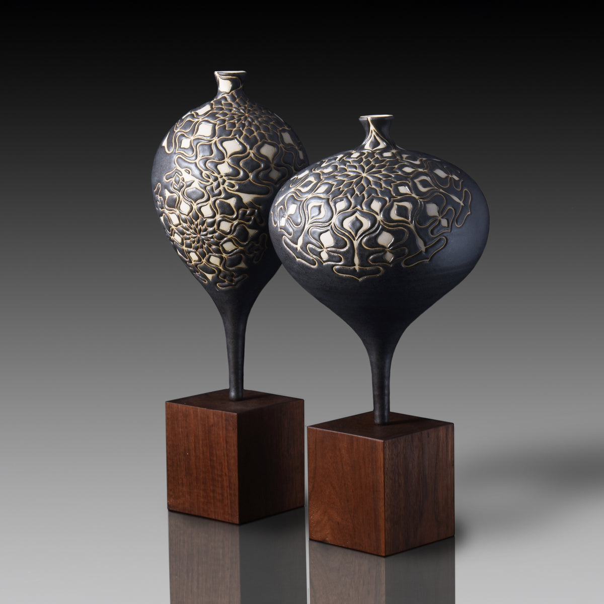 Thin-legged Vases (Black)